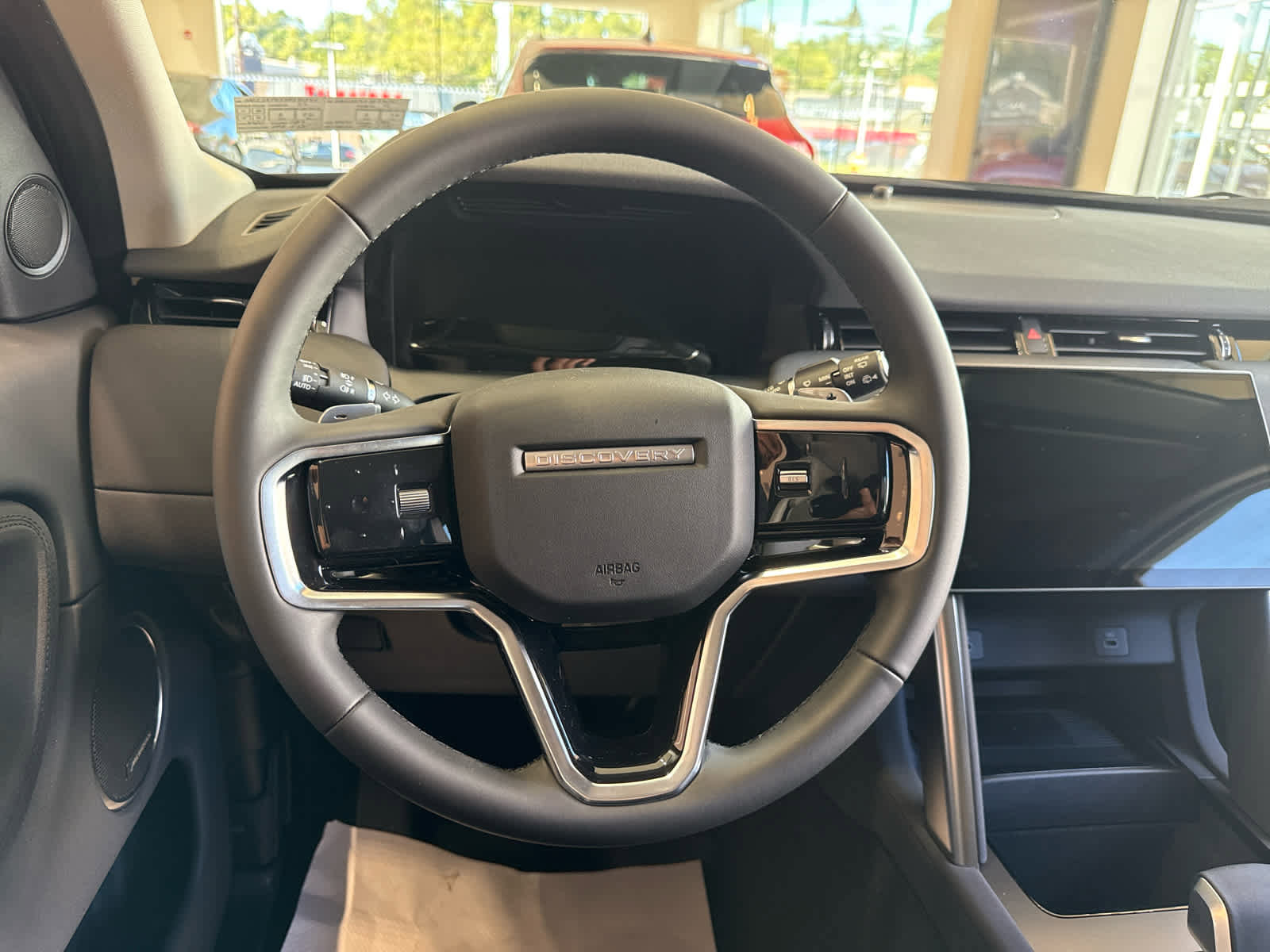 Used 2025 Land Rover Discovery Sport S image 8