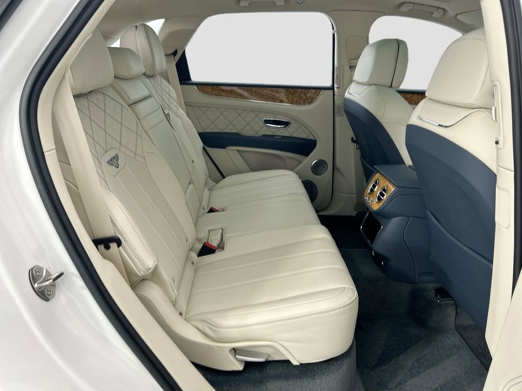 Used 2022 Bentley Bentayga image 21