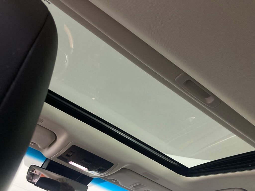 Used 2019 Lexus ES 300h 300h Luxury image 16