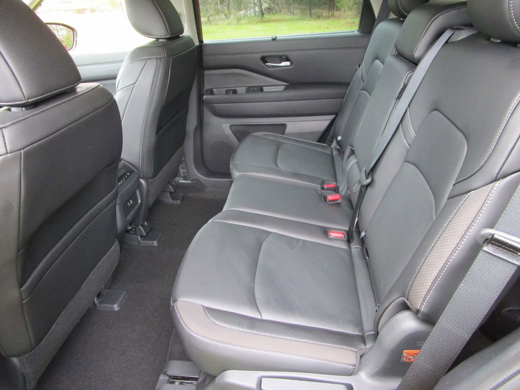 Used 2024 Nissan Pathfinder SL image 18