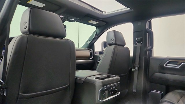 Used 2024 Chevrolet Silverado 3500 High Country image 32