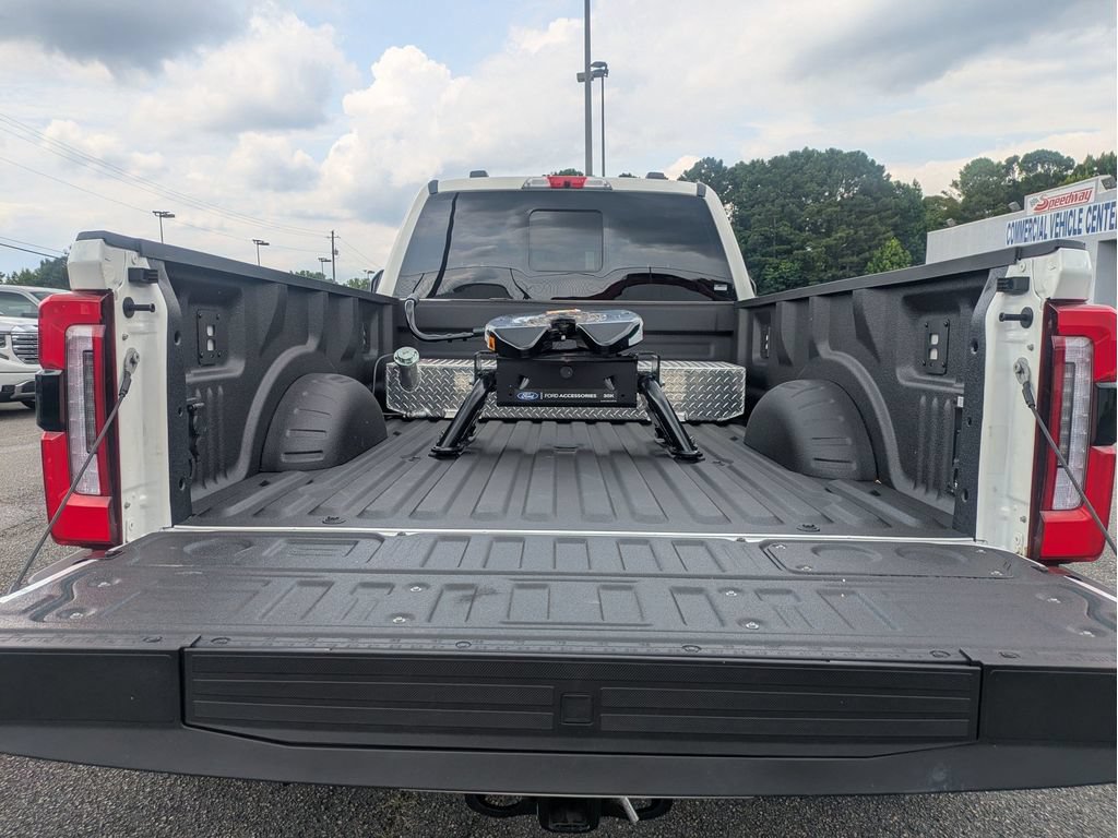 Used 2025 Ford F450 Platinum w/ FX4 Off-Road Package AWD/4WD image 7