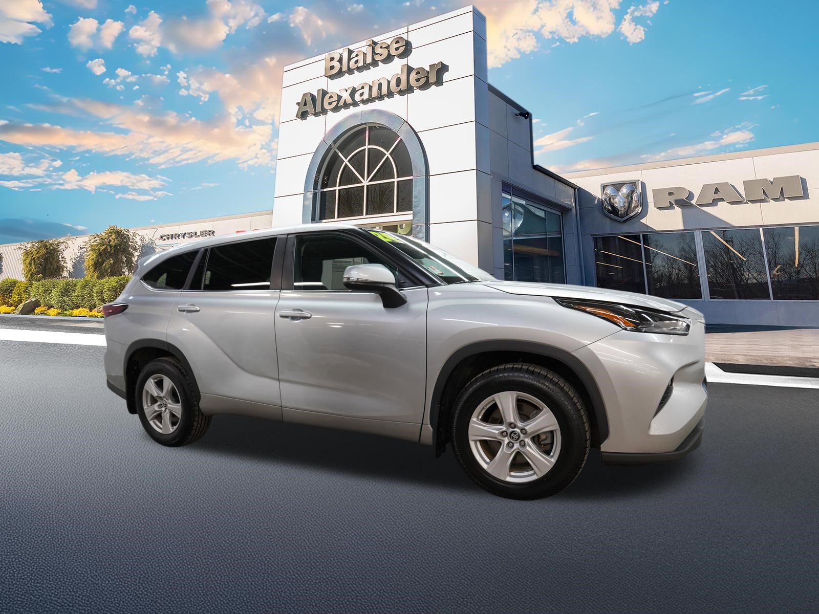 Used 2024 Toyota Highlander LE image 6