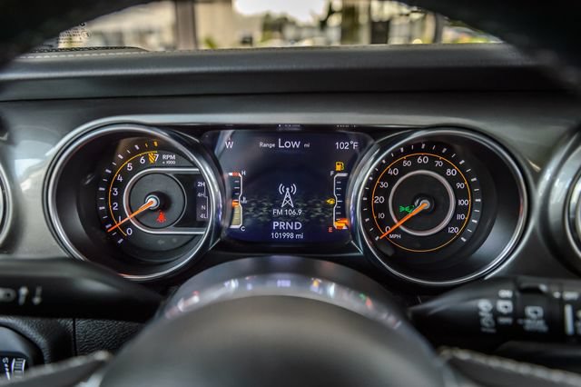 Used 2019 Jeep Wrangler Unlimited Sahara AWD/4WD image 16