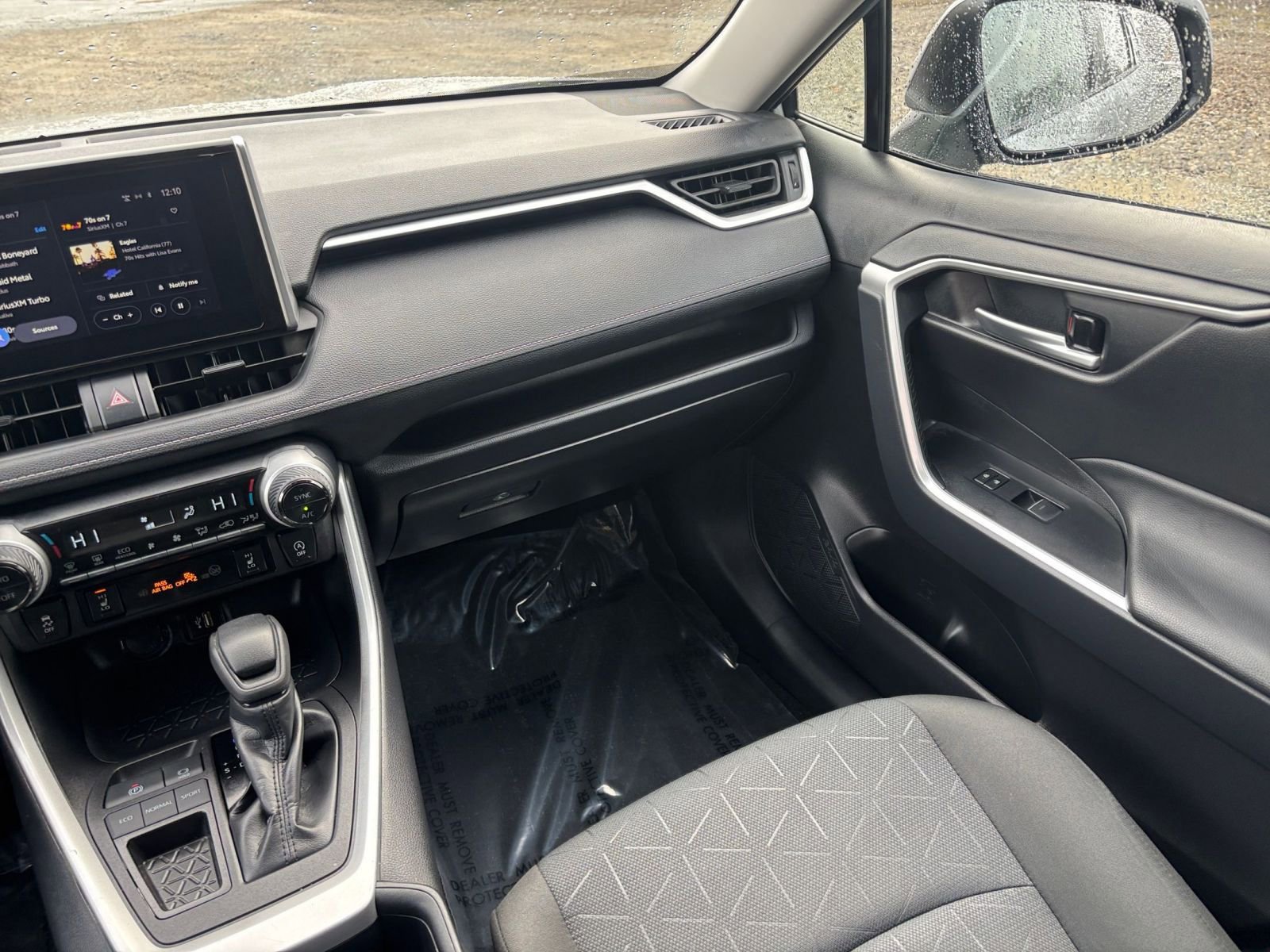 Used 2025 Toyota RAV4 XLE image 31