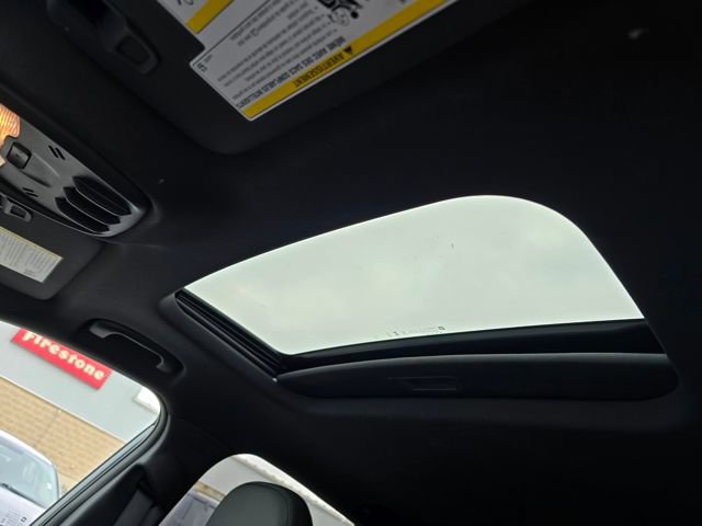 Used 2024 Chevrolet Trax RS w/ Sunroof Package image 12