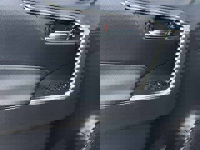 Used 2022 Toyota RAV4 XLE Premium image 27