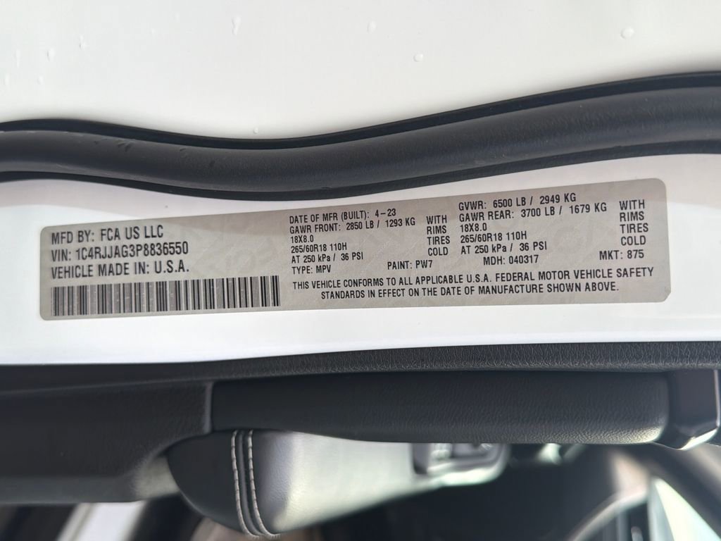 Used 2023 Jeep Grand Cherokee L Laredo image 29