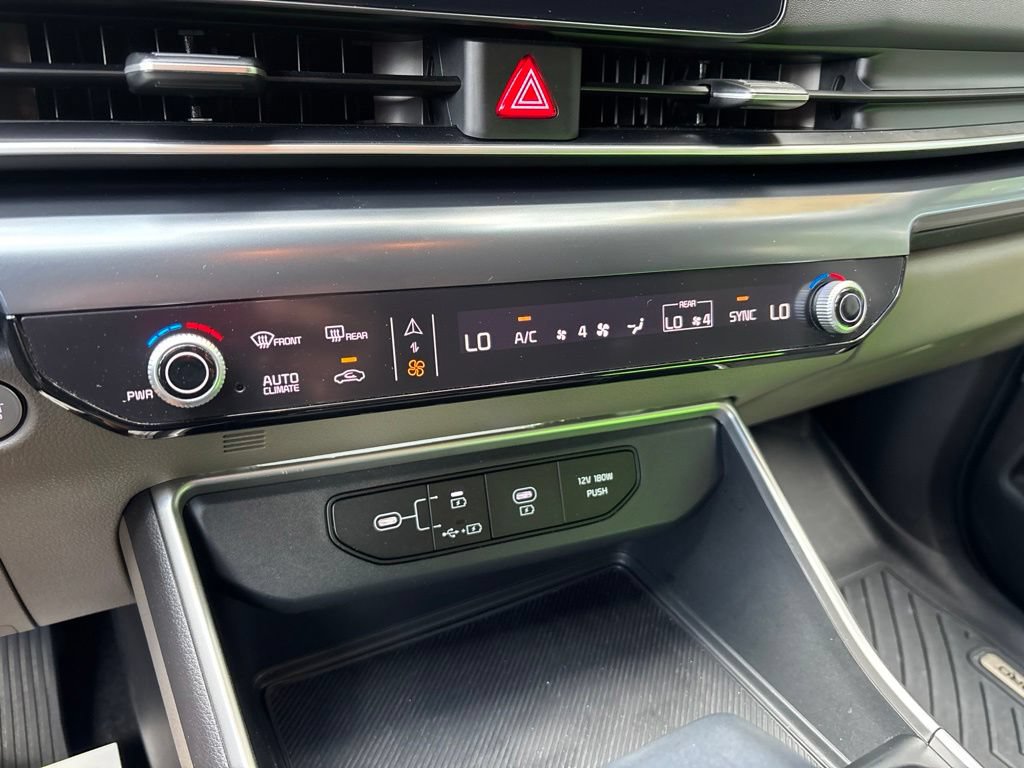 Used 2025 Kia Carnival FWD image 33