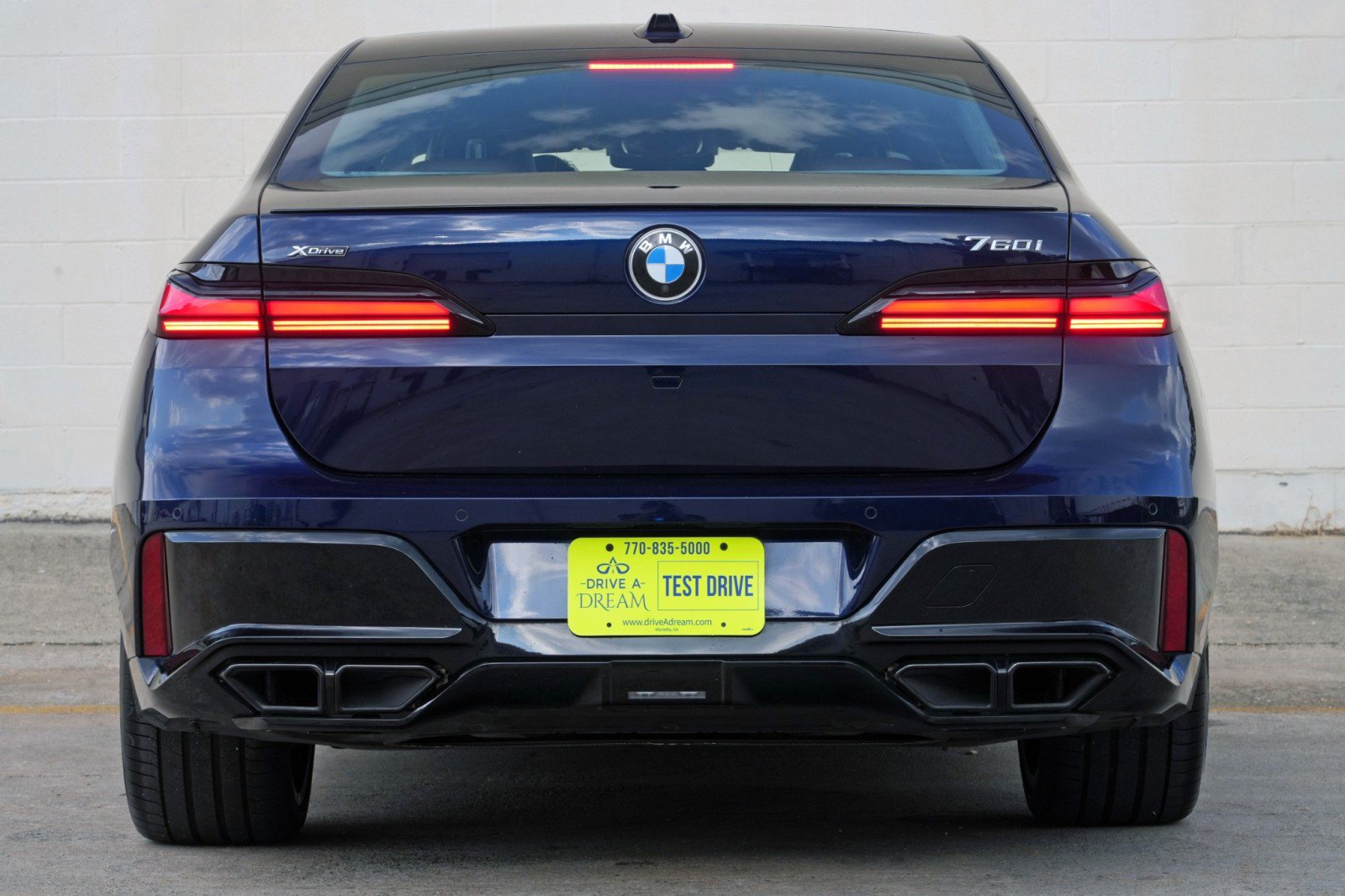 Used 2023 BMW 760i xDrive AWD/4WD image 11