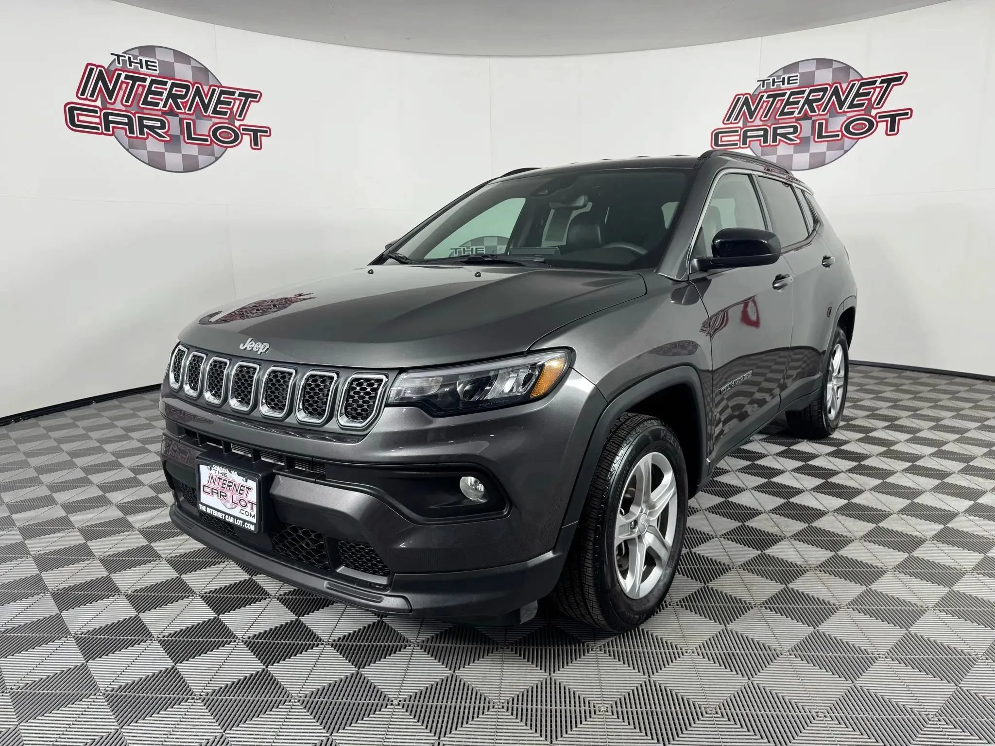 Used 2024 Jeep Compass Latitude AWD/4WD image 3