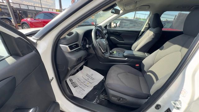 Used 2024 Toyota Highlander LE image 18