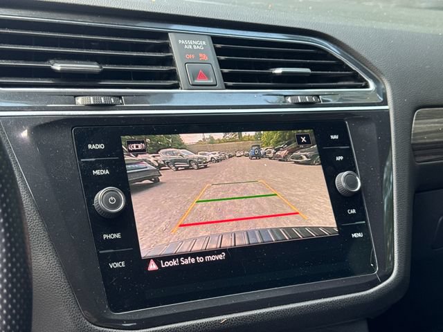 Used 2022 Volkswagen Tiguan SEL R-Line AWD/4WD image 21