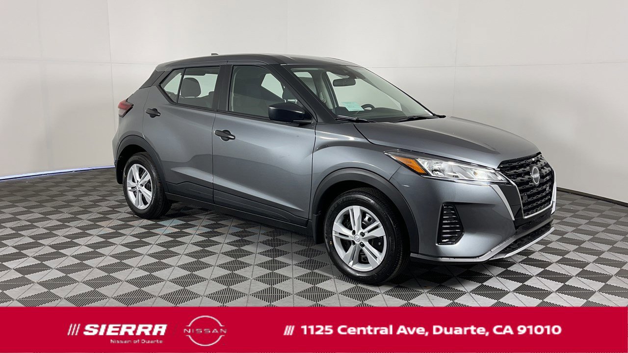 New 2025 Nissan Kicks Play S