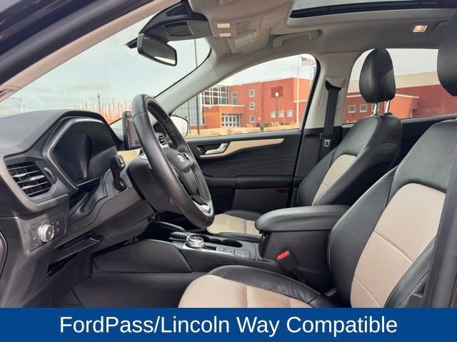 Used 2022 Ford Escape Titanium w/ Titanium Elite Package AWD/4WD image 8