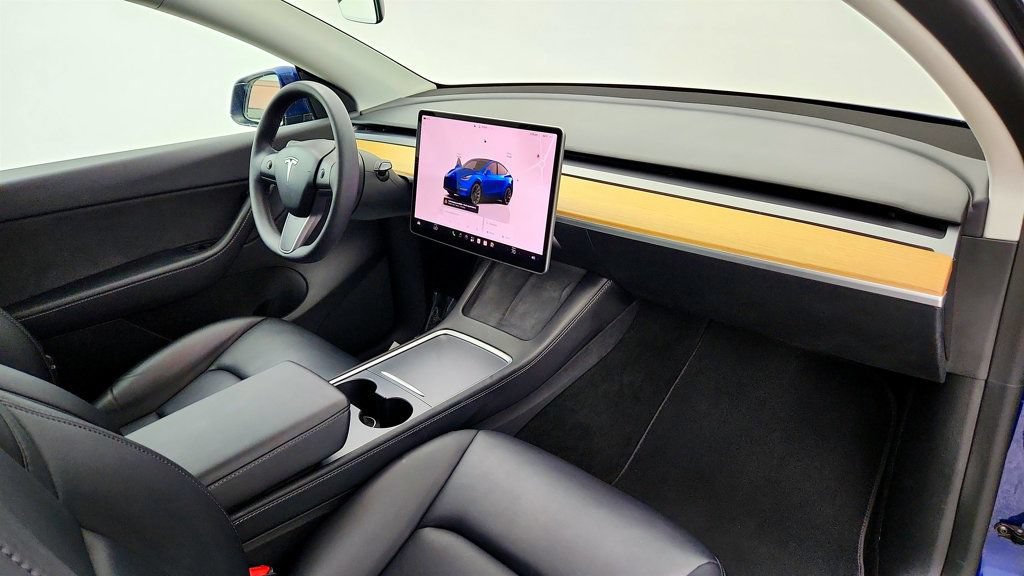 Used 2022 Tesla Model Y Long Range AWD/4WD image 32
