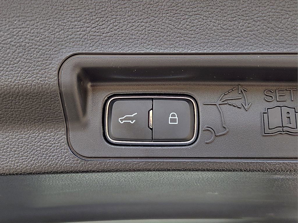 Used 2025 Ford Explorer Platinum w/ LUX Leather Package AWD/4WD image 15
