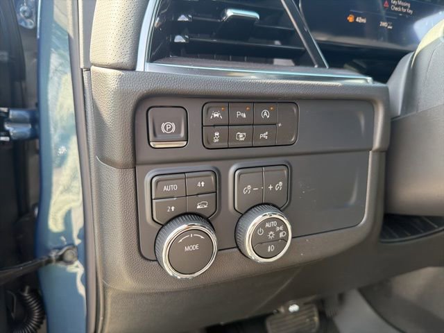 New 2026 Chevrolet Suburban Premier AWD/4WD image 18