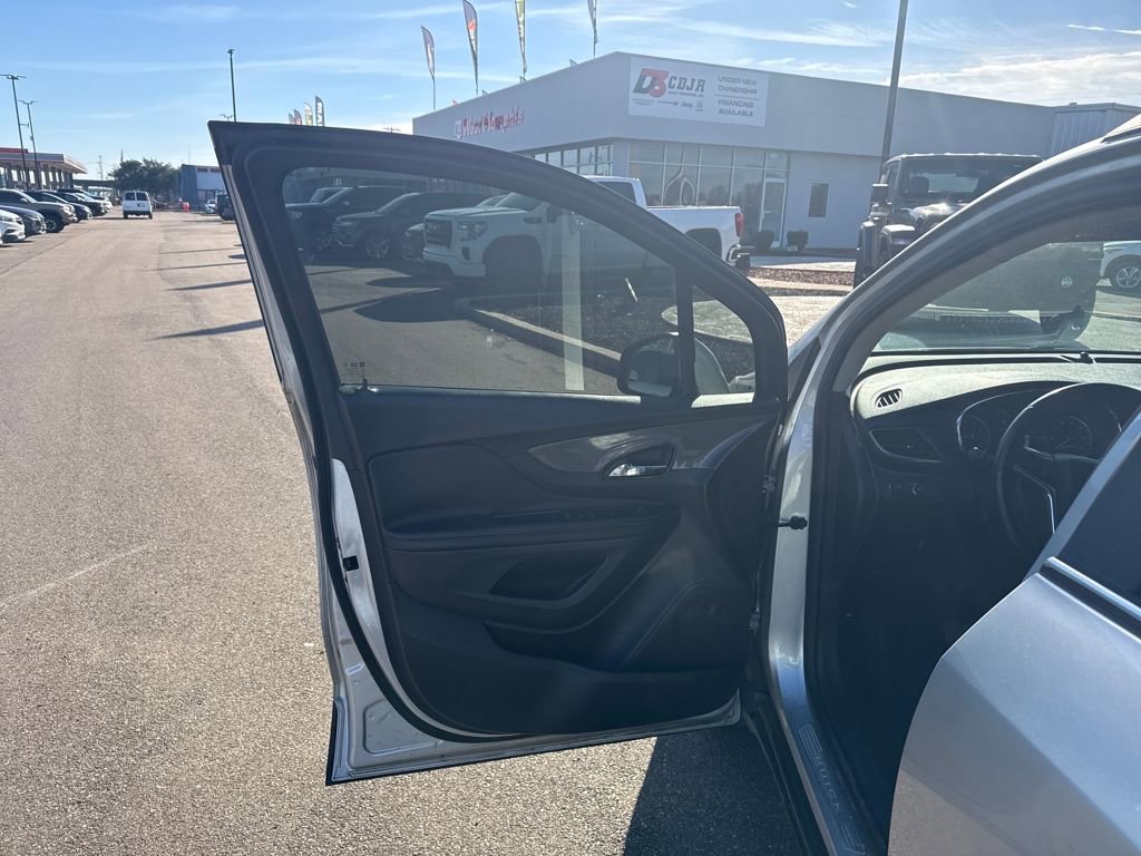 Used 2018 Buick Encore Preferred image 40