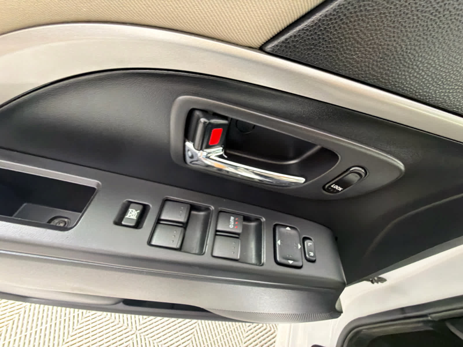 Used 2014 MAZDA MAZDA5 Touring w/ Moonroof & Audio Package FWD image 21