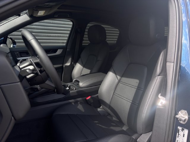 New 2026 Porsche Cayenne Coupe AWD/4WD image 5