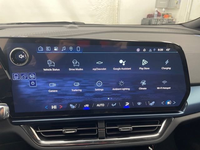 New 2026 Chevrolet Equinox EV LT image 3