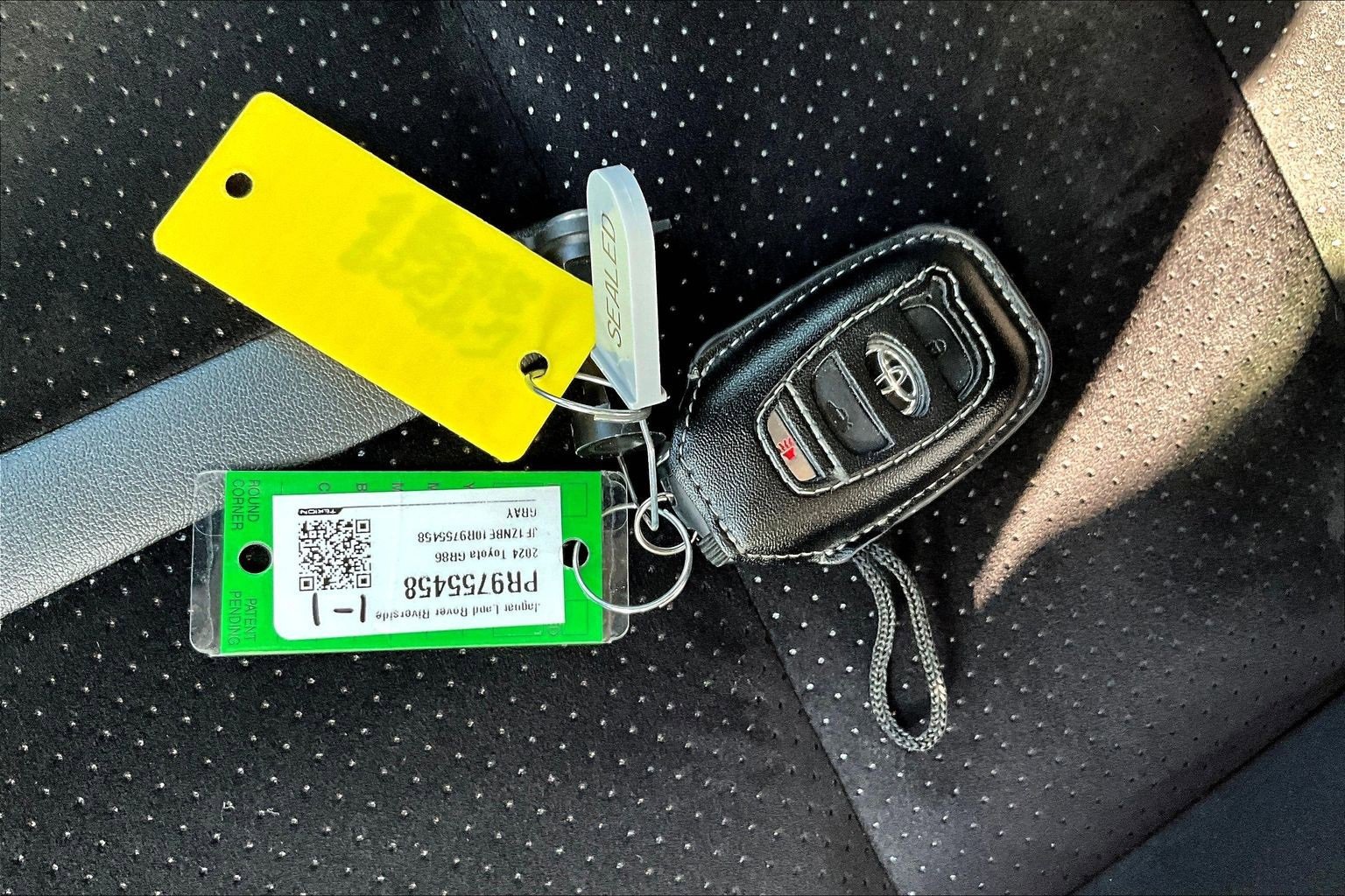 Used 2024 Toyota GR86 Premium image 11