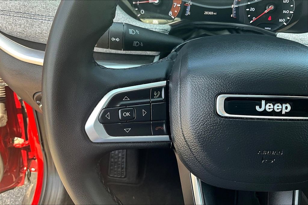 Used 2025 Jeep Compass Latitude image 12