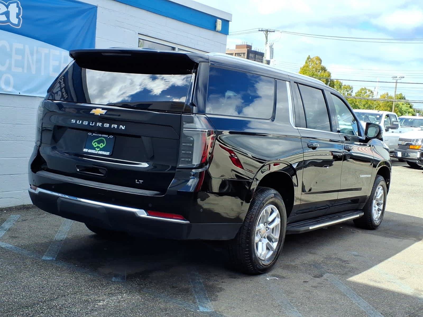 Used 2026 Chevrolet Suburban LT w/ Comfort Package AWD/4WD image 6