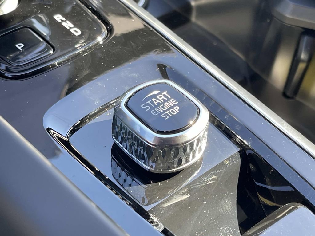 New 2026 Volvo XC60 B5 Plus w/ Climate Package image 31