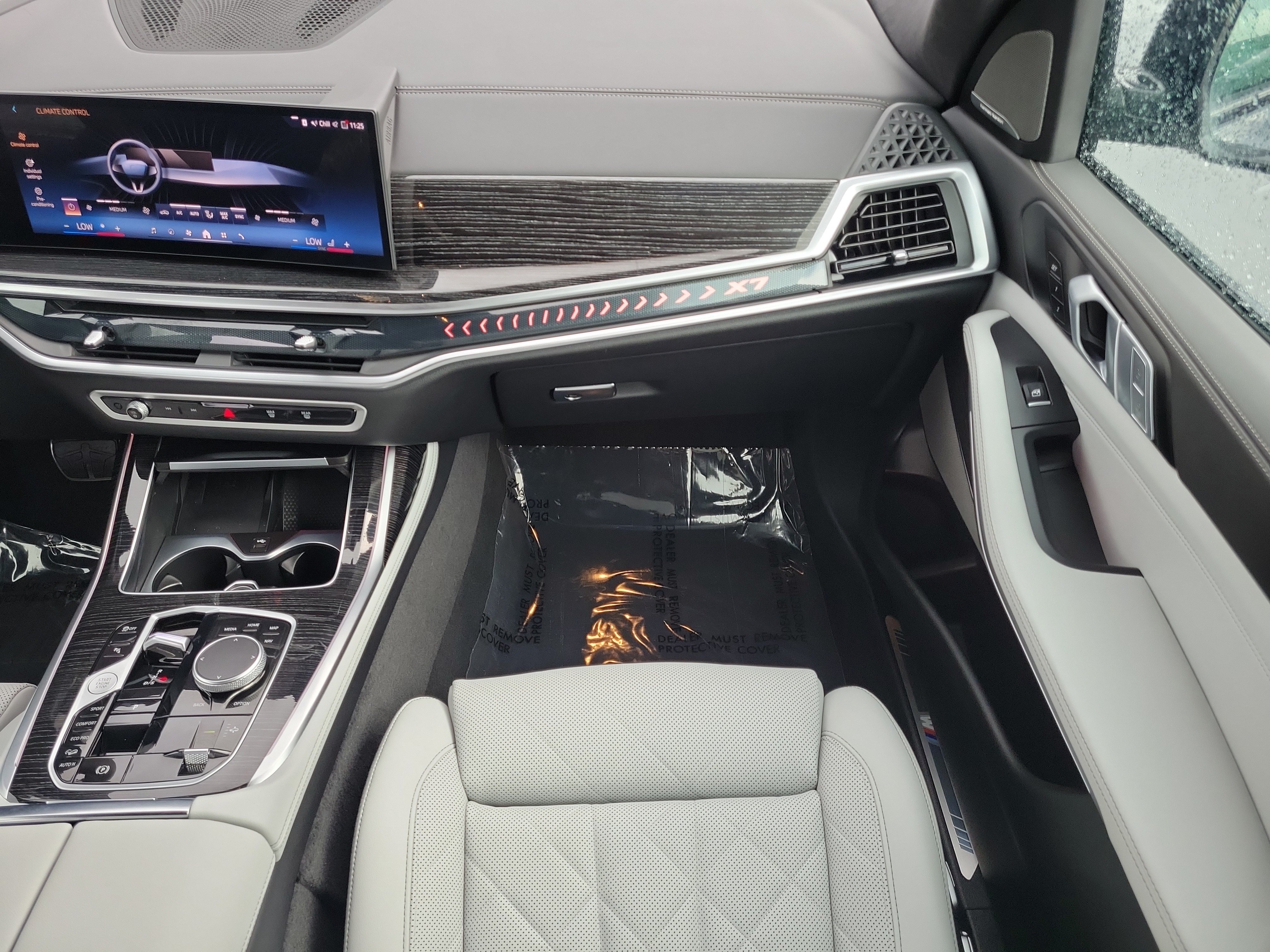 Used 2026 BMW X7 xDrive40i w/ M Sport Package AWD/4WD image 17