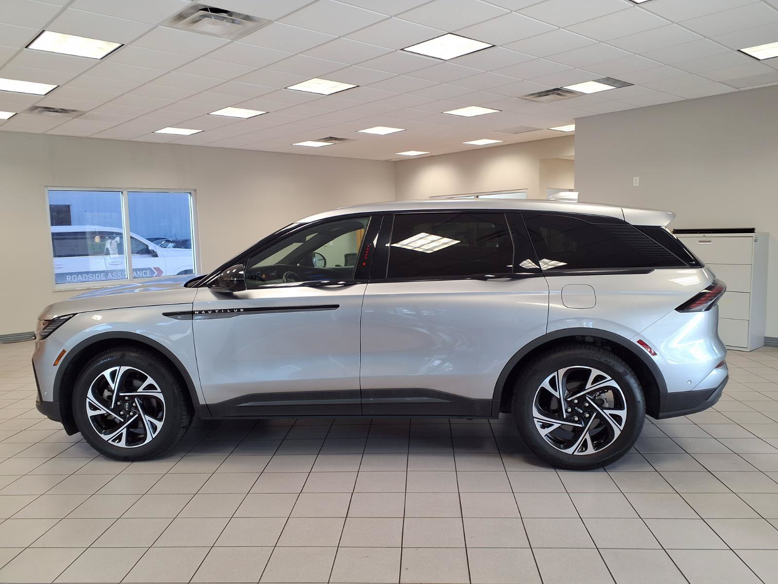 Used 2024 Lincoln Nautilus Premier w/ Jet Appearance Package AWD/4WD image 2