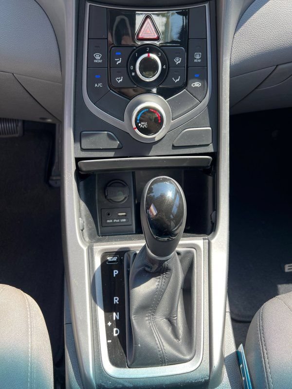 Used 2016 Hyundai Elantra SE w/ Option Group 02 FWD image 18