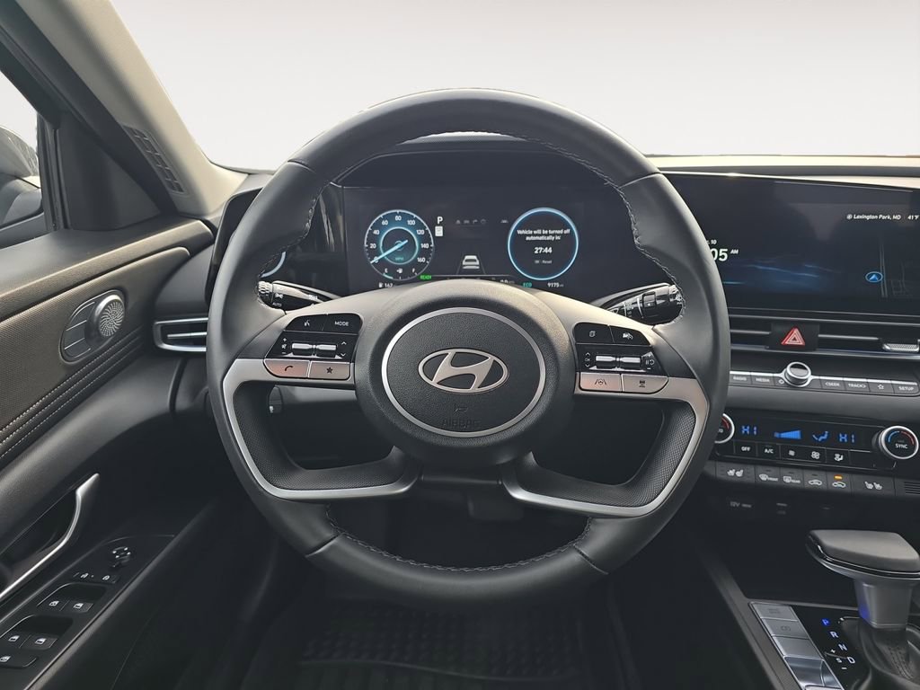 Certified 2025 Hyundai Elantra Limited image 11