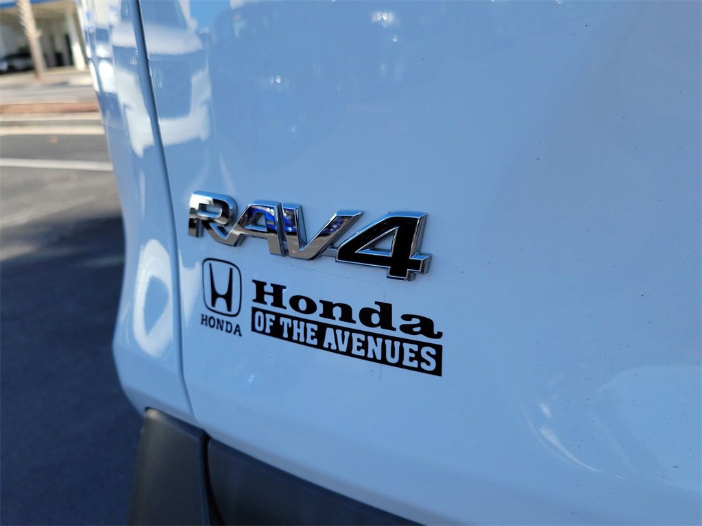 Used 2019 Toyota RAV4 XLE image 10