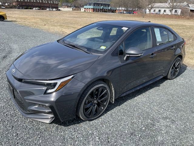 Used 2024 Toyota Corolla SE w/ SE Premium Package image 2