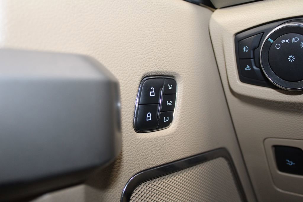 Used 2021 Ford F250 Lariat w/ Lariat Ultimate Package image 21