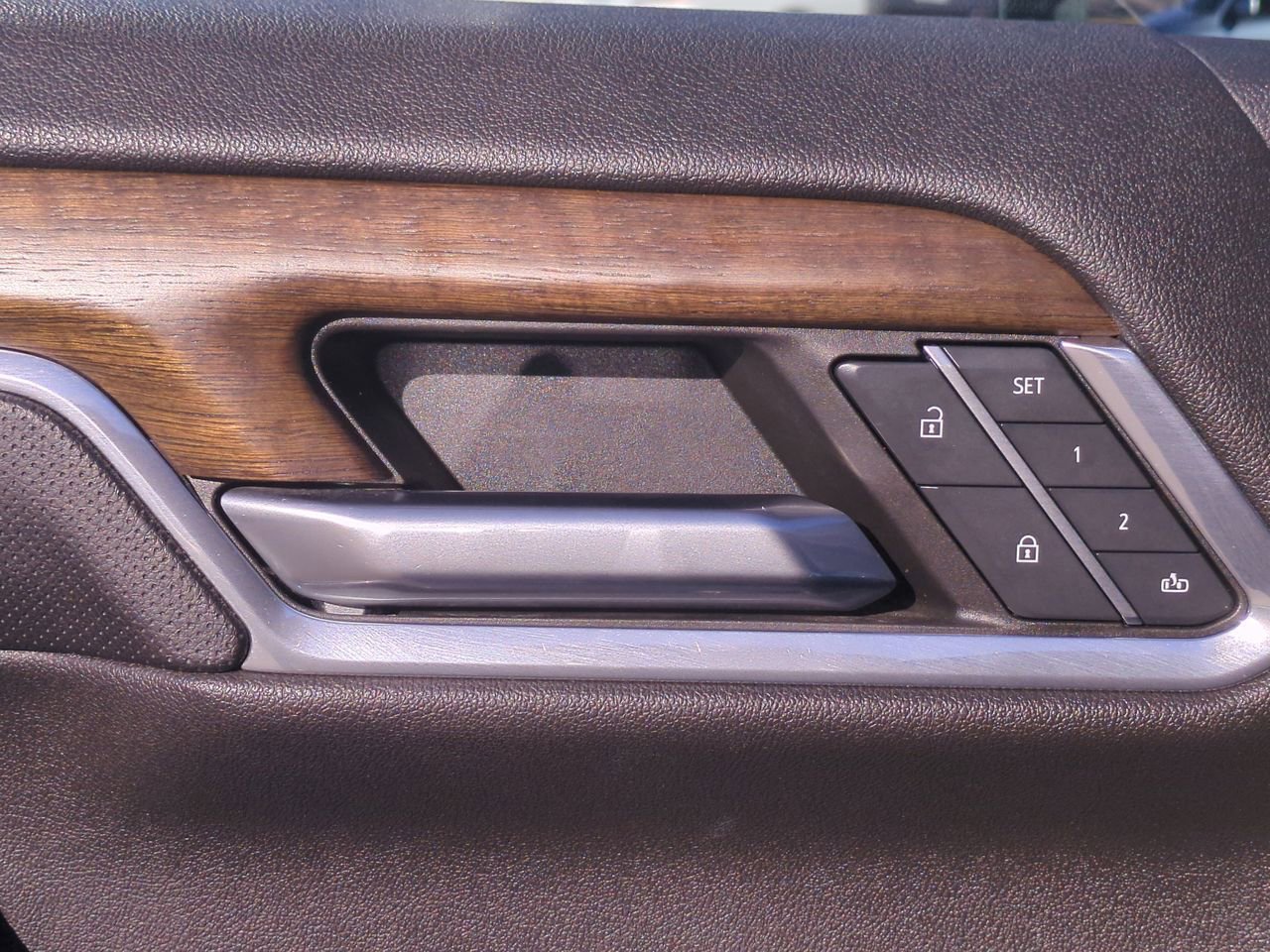 Used 2024 Chevrolet Silverado 2500 High Country w/ High Country Premium Package image 15