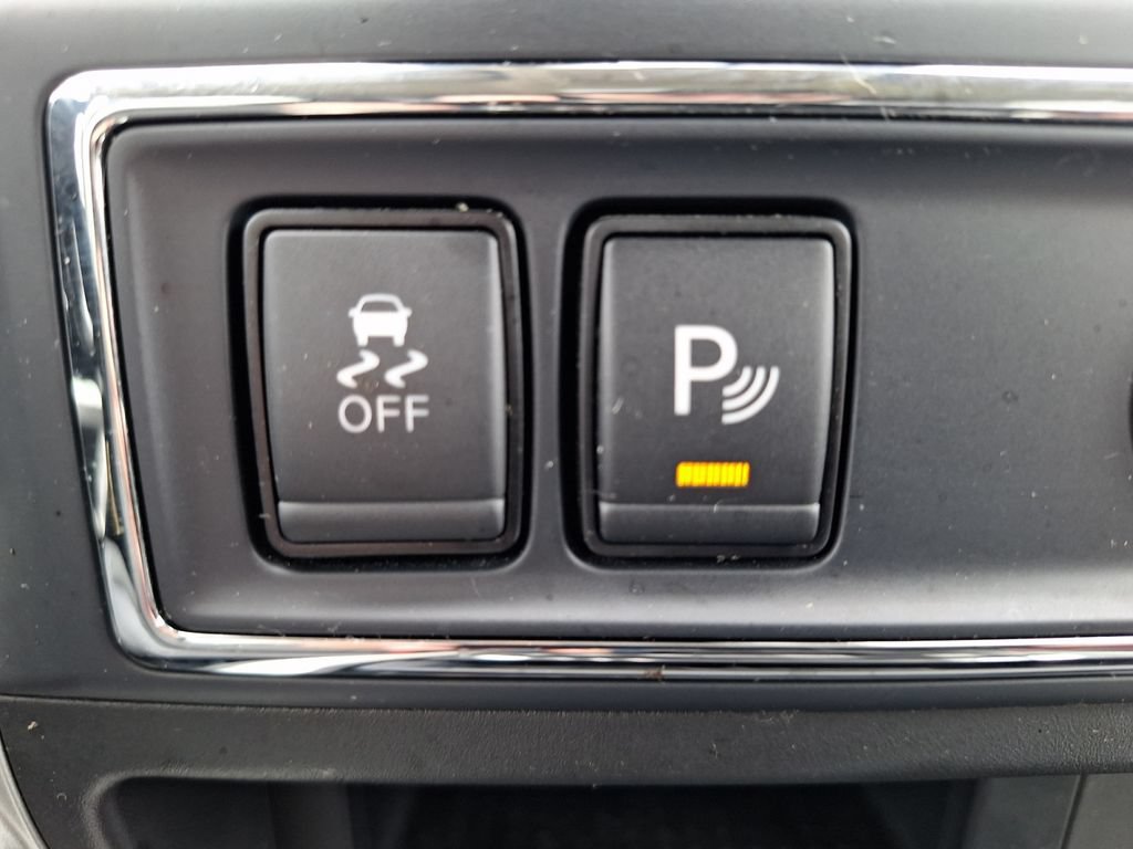 Used 2021 Nissan Titan SV w/ SV Convenience Package AWD/4WD image 23