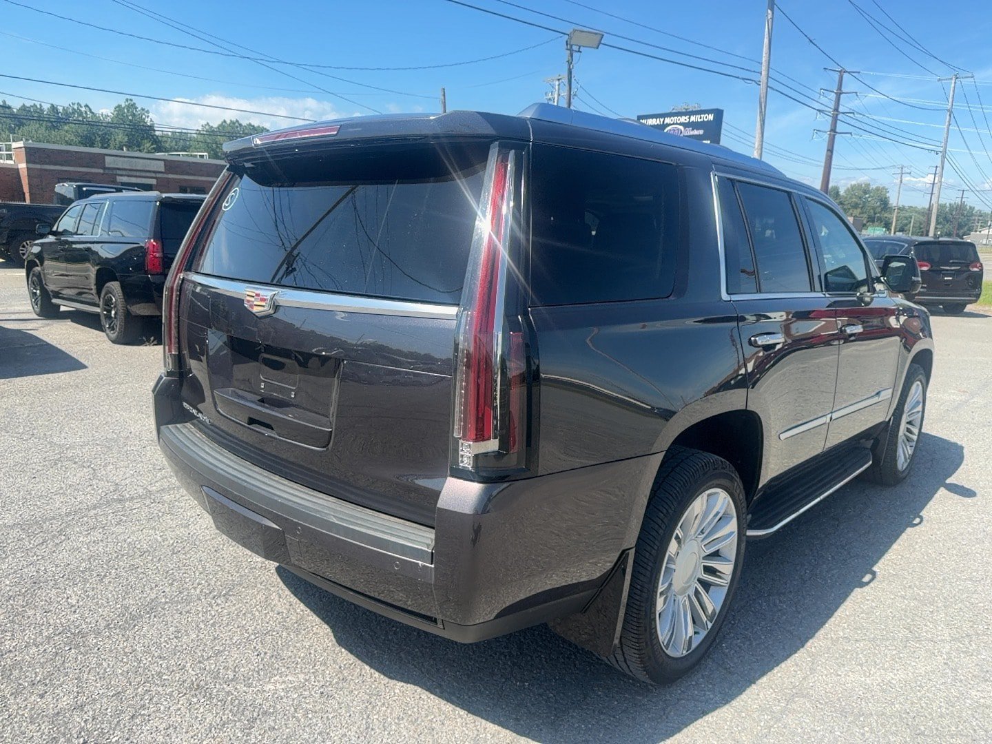 Used 2016 Cadillac Escalade Luxury AWD/4WD image 3