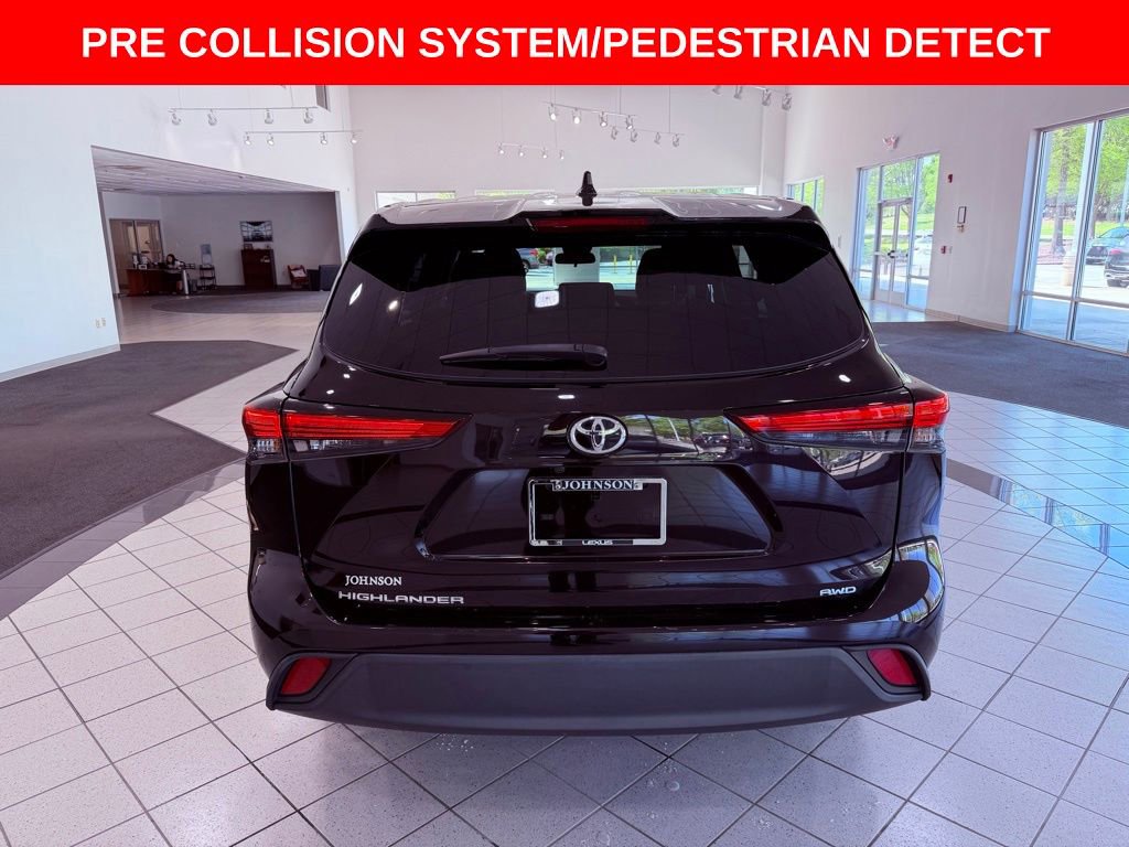 Used 2021 Toyota Highlander L AWD/4WD image 6
