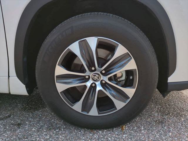 Certified 2020 Toyota Highlander XLE image 11