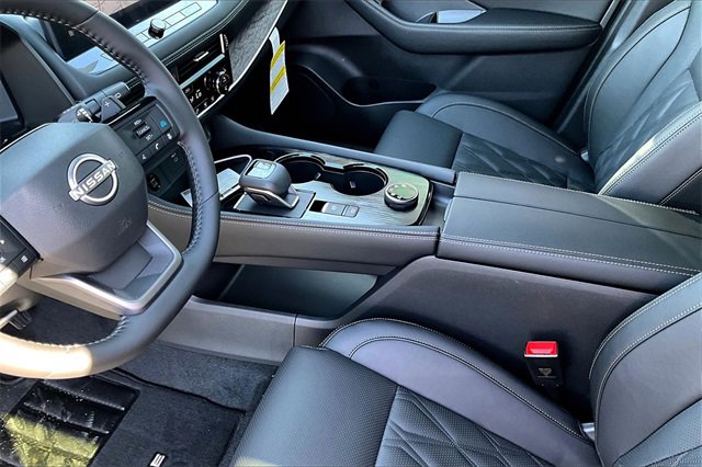 New 2026 Nissan Rogue Platinum image 8
