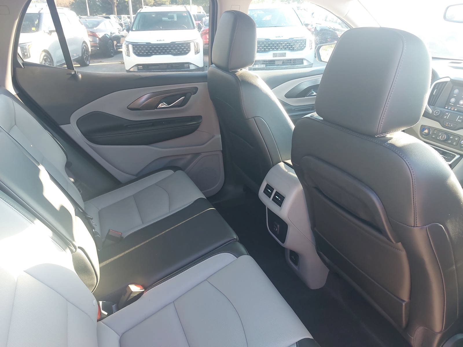 Used 2024 GMC Terrain SLT AWD/4WD image 11