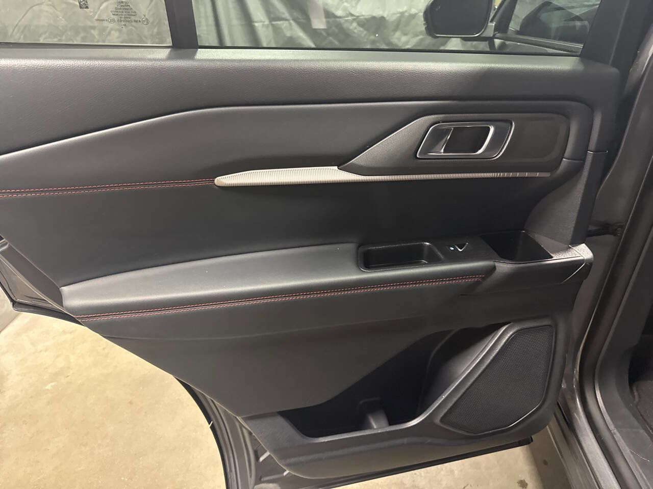 Used 2025 Ford Explorer ST-Line w/ ST-Line Street Pack image 13