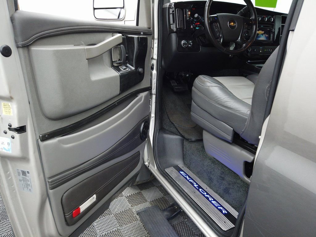 Used 2020 Chevrolet Express 2500 Extended w/ Enhanced Convenience Package image 16