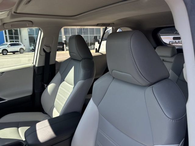 Used 2020 Toyota RAV4 Limited FWD image 11