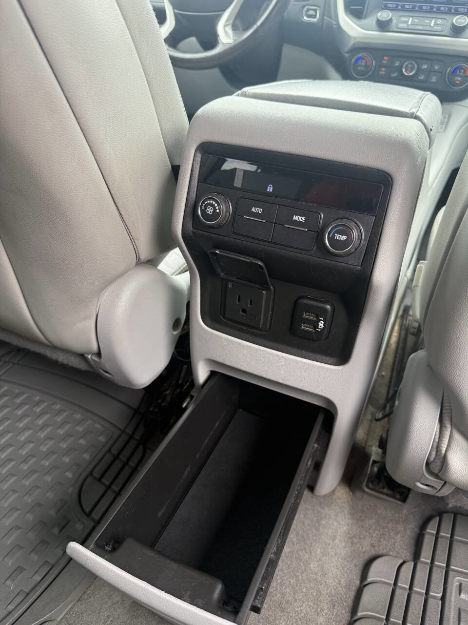 Used 2017 GMC Acadia SLT image 23