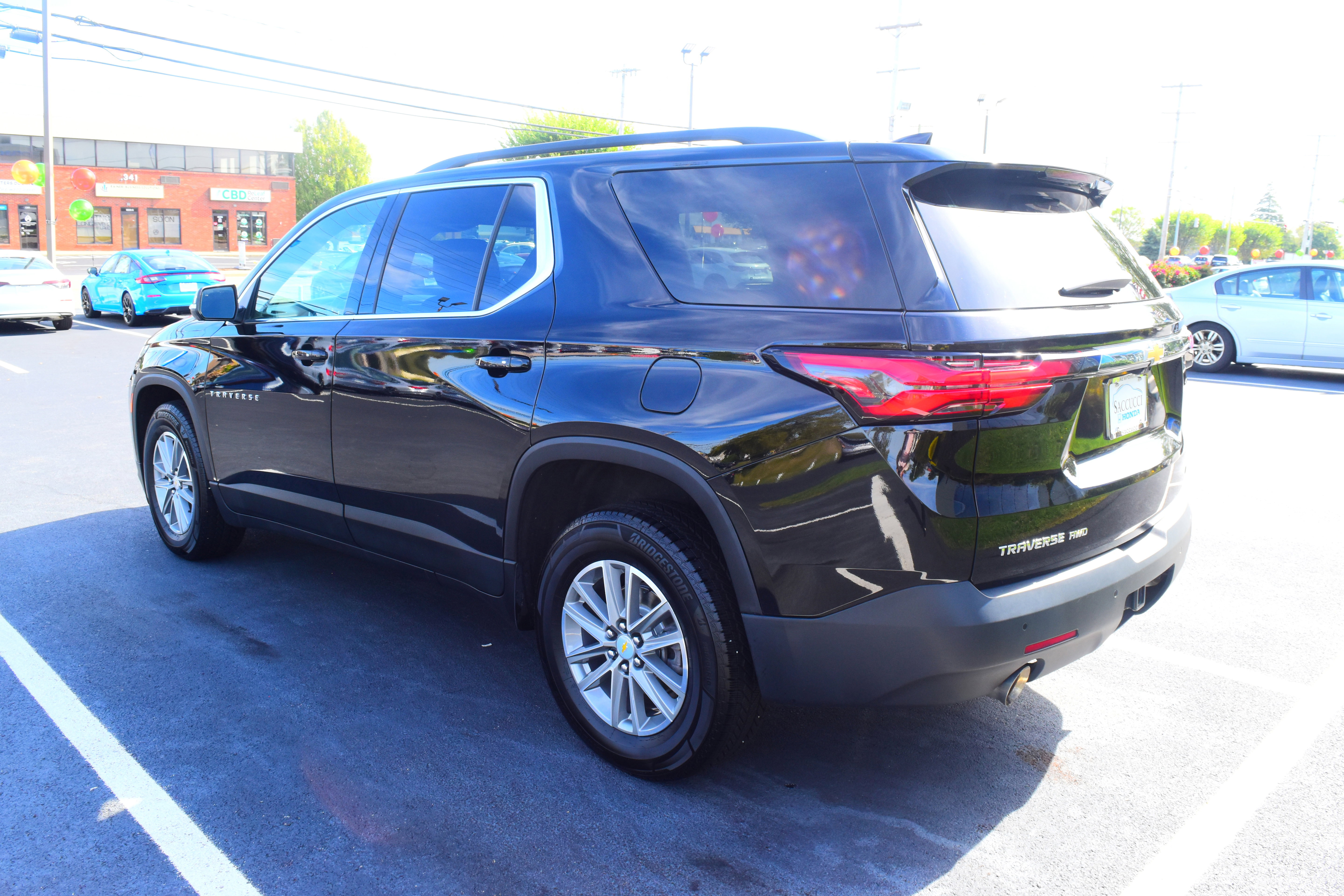 Used 2023 Chevrolet Traverse LT w/ Rear Camera Mirror Package image 4