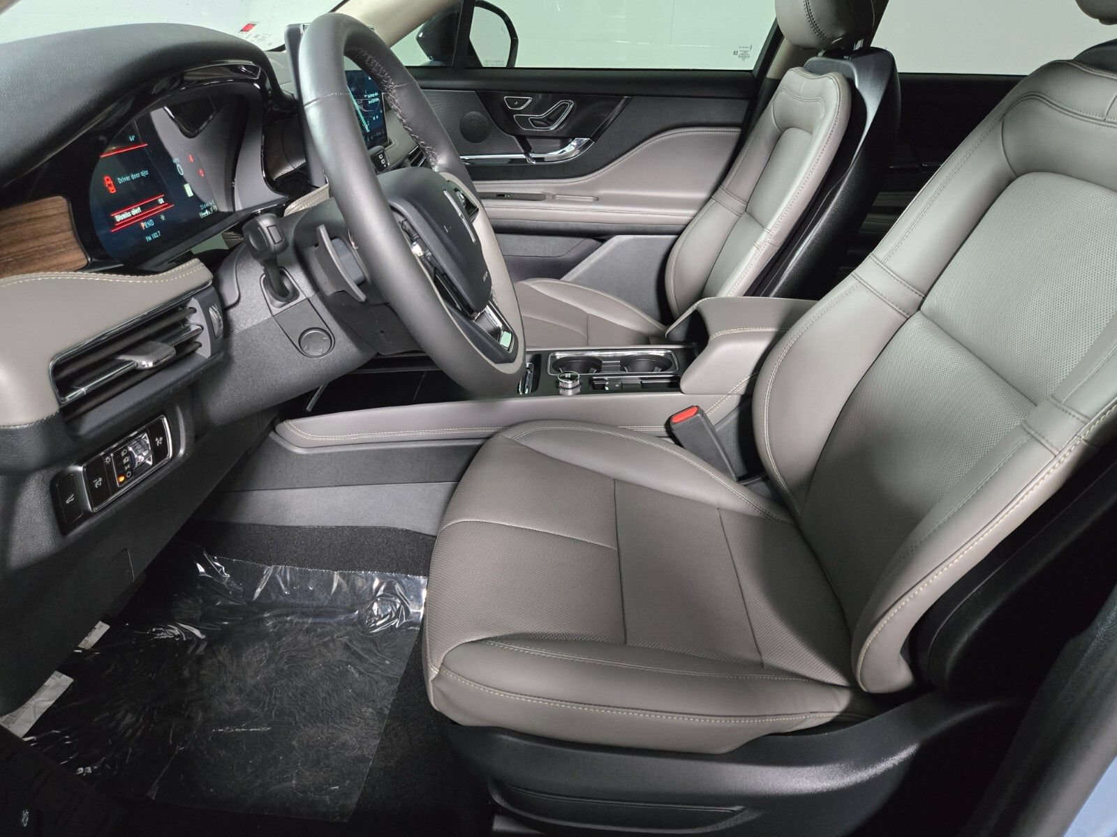New 2026 Lincoln Corsair Reserve w/ Jet Appearance Package AWD/4WD image 13